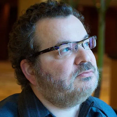 Portrait de Jeffrey Zeldman de profil regardant vers le haut